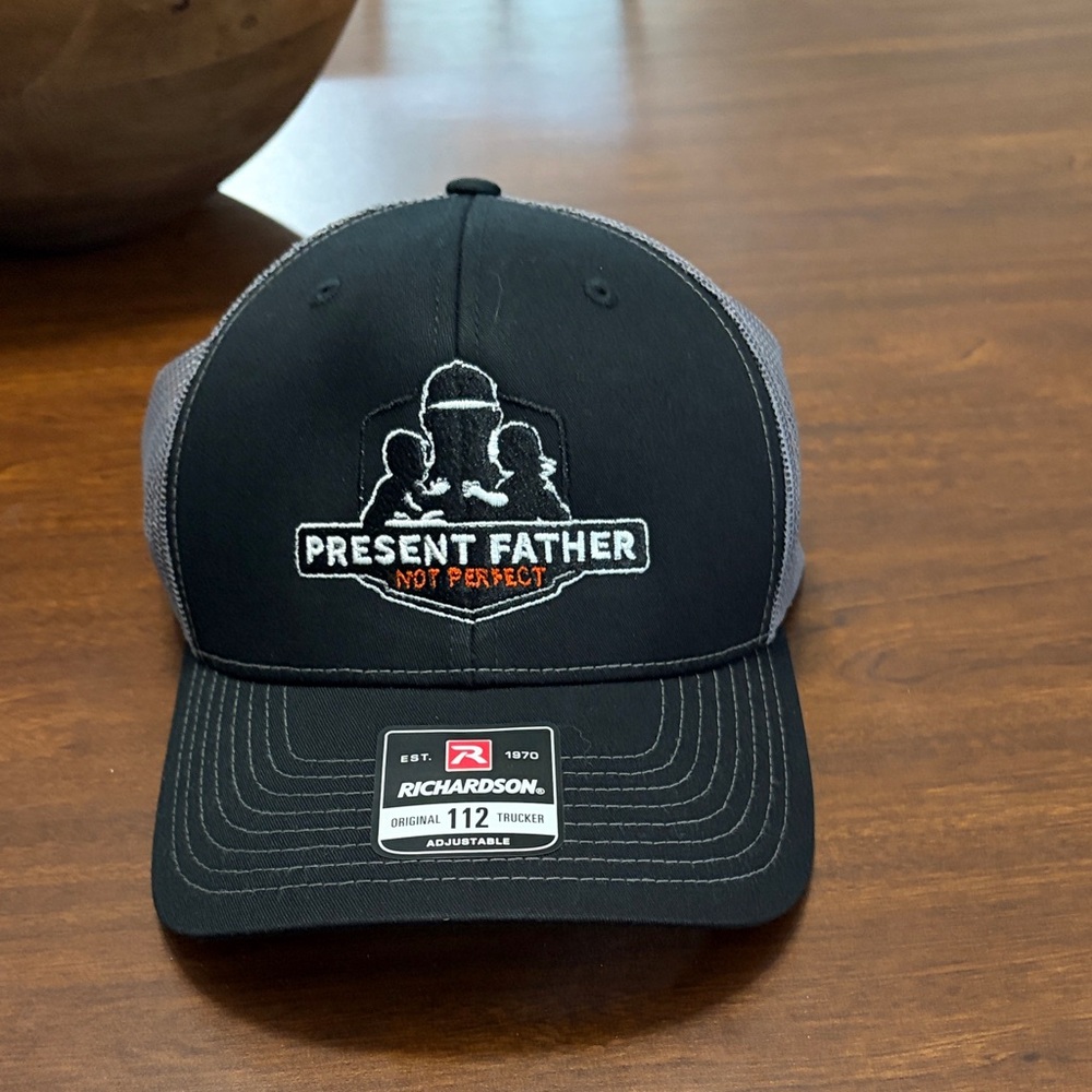 Richardson Men’s Black 'Present Father' Trucker Cap